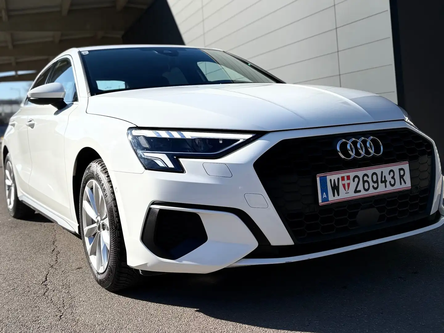 Audi A3 A3 30 TFSI S-tronic Weiß - 2