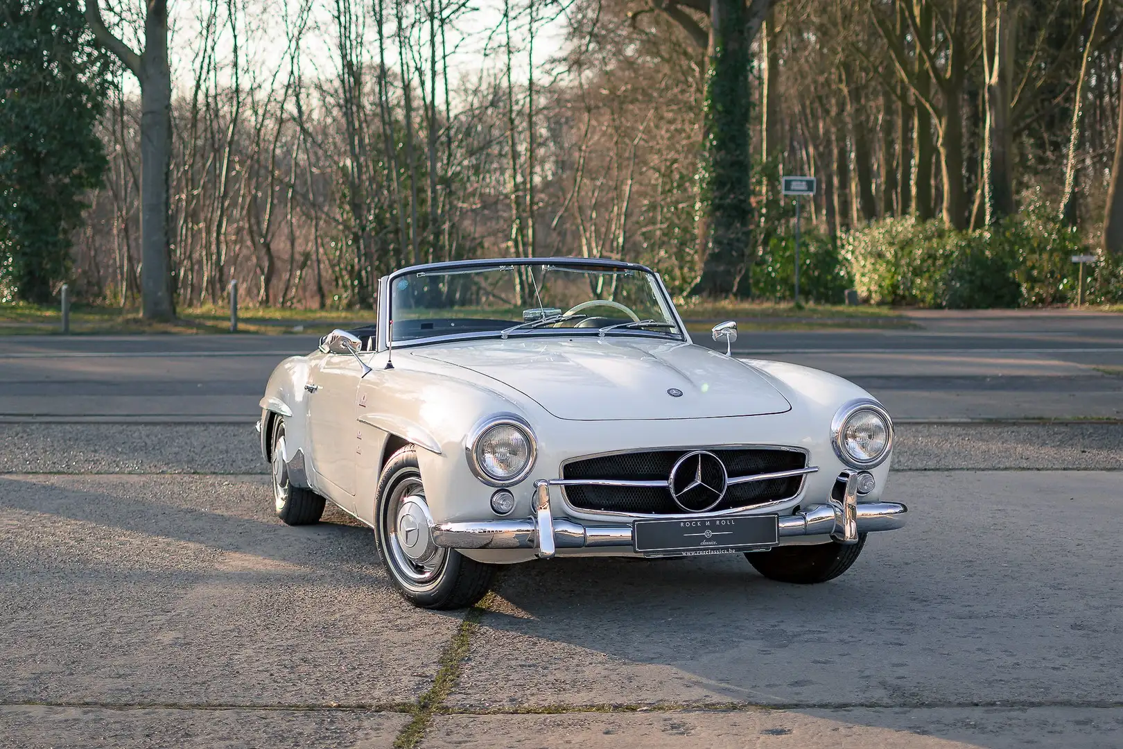 Mercedes-Benz 190 SL | Upgraded Weber carburetors Wit - 2
