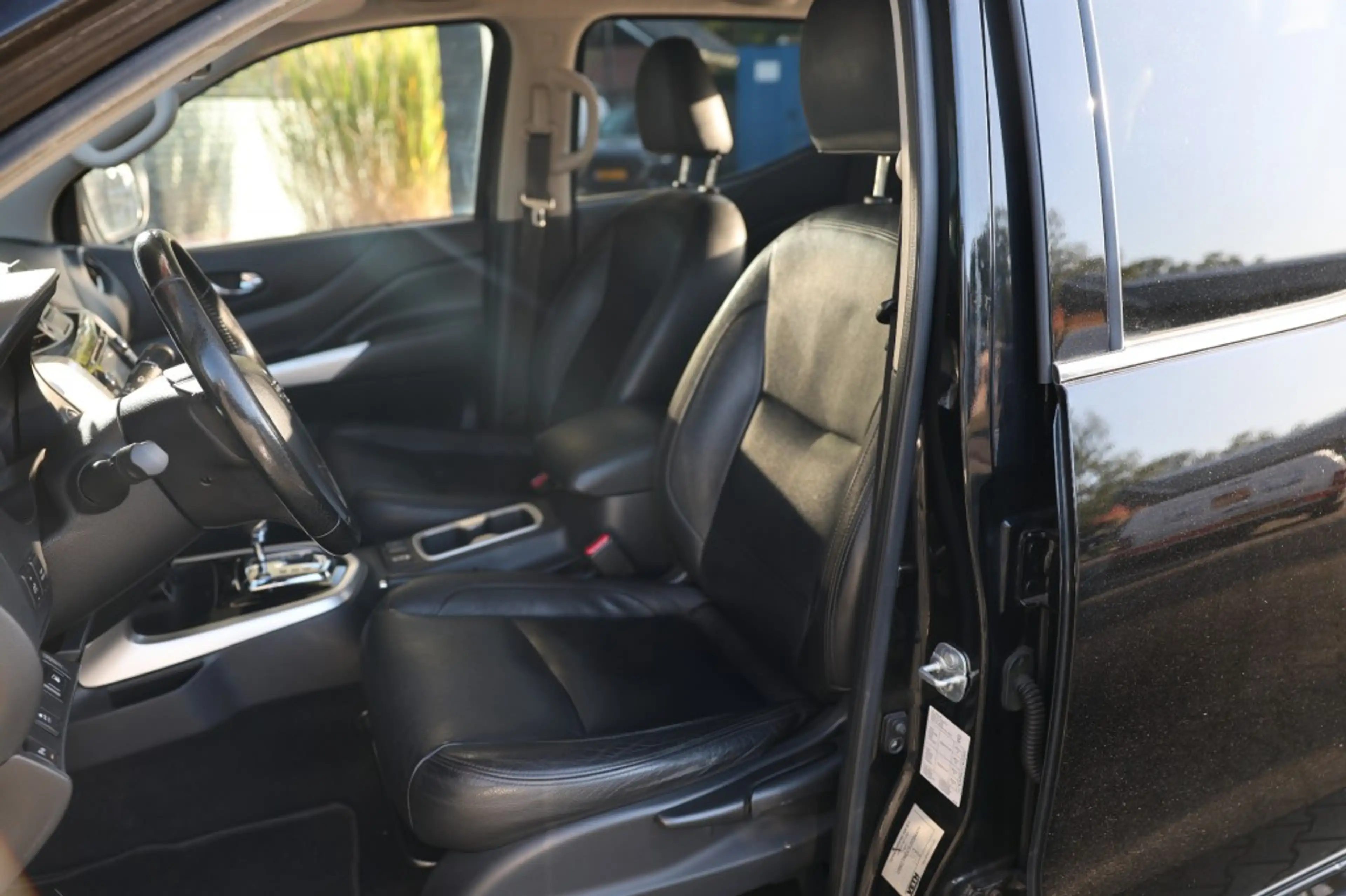 Nissan Navara 2.3 DCI DUBBEL CABINE A/T 4WD 5 ZITS VAN — photo 6