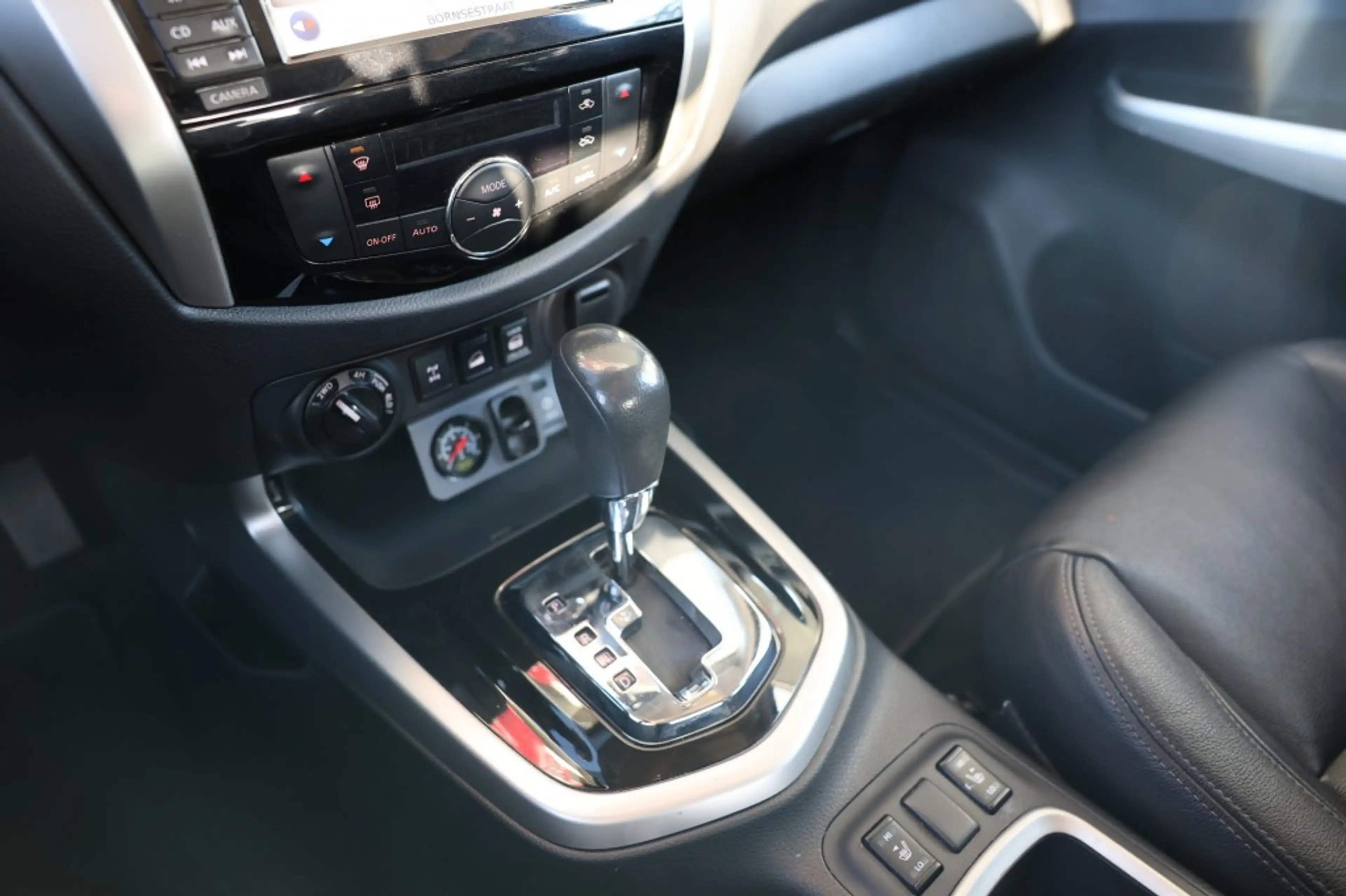 Nissan Navara 2.3 DCI DUBBEL CABINE A/T 4WD 5 ZITS VAN — photo 14