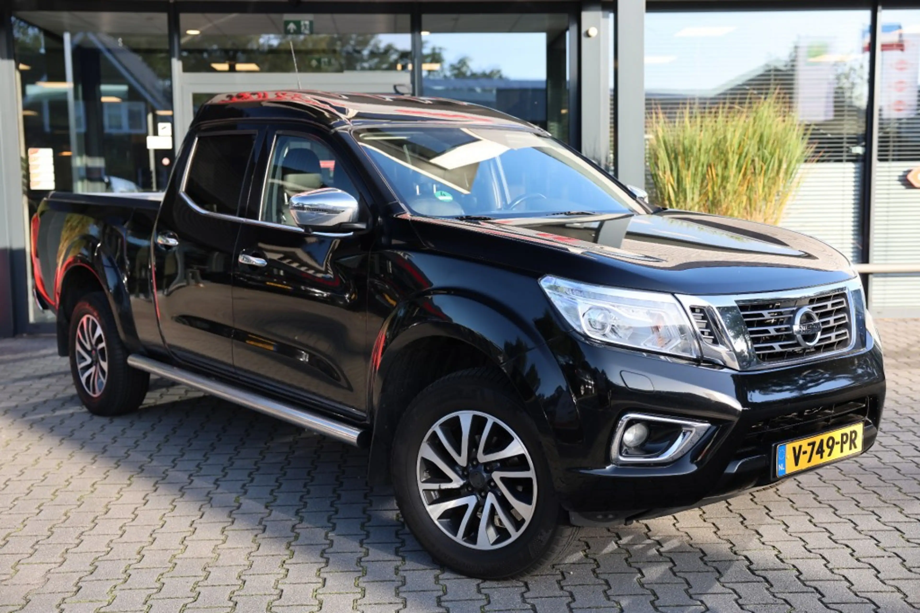 Nissan Navara 2.3 DCI DUBBEL CABINE A/T 4WD 5 ZITS VAN