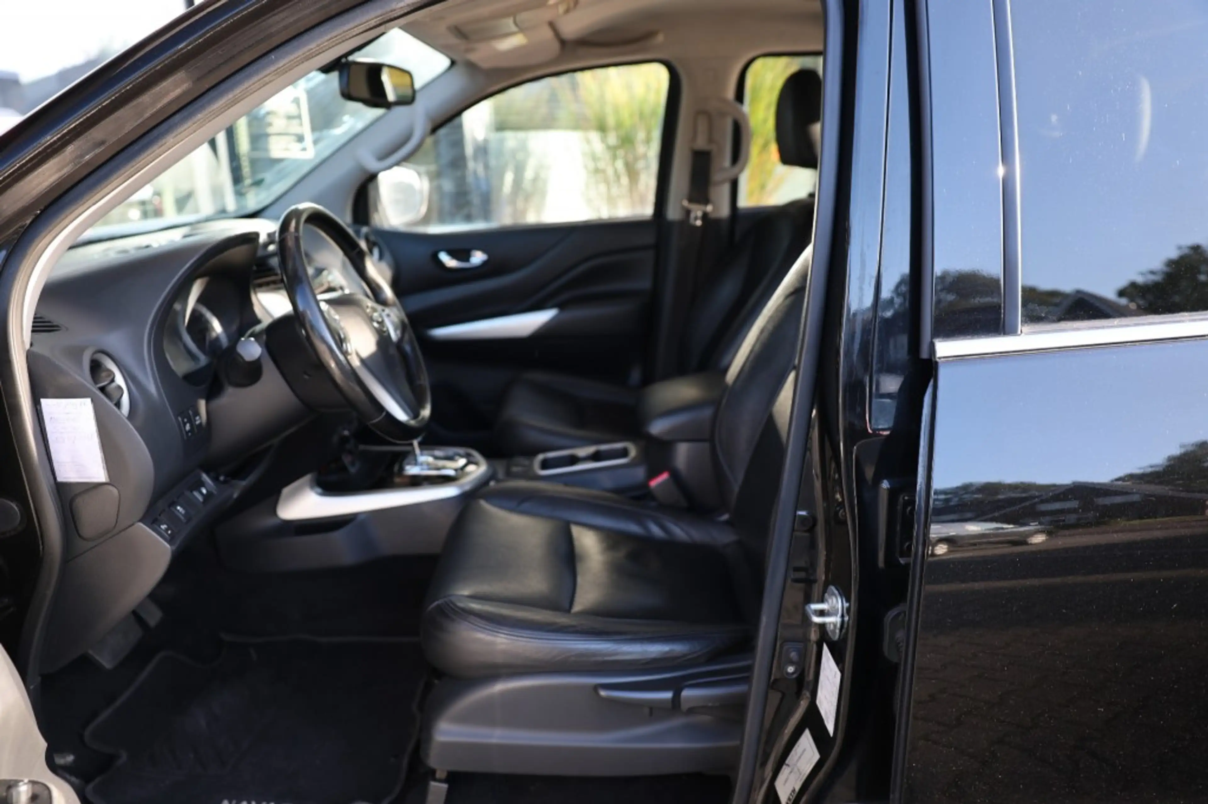 Nissan Navara 2.3 DCI DUBBEL CABINE A/T 4WD 5 ZITS VAN — photo 7
