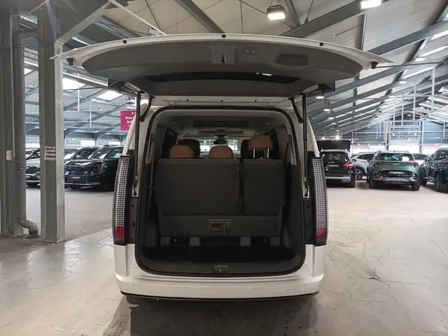 Hyundai Staria view 6