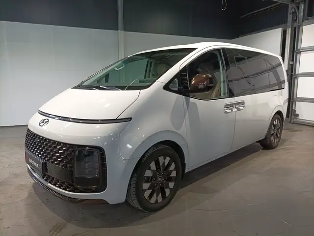 Hyundai Staria view 3