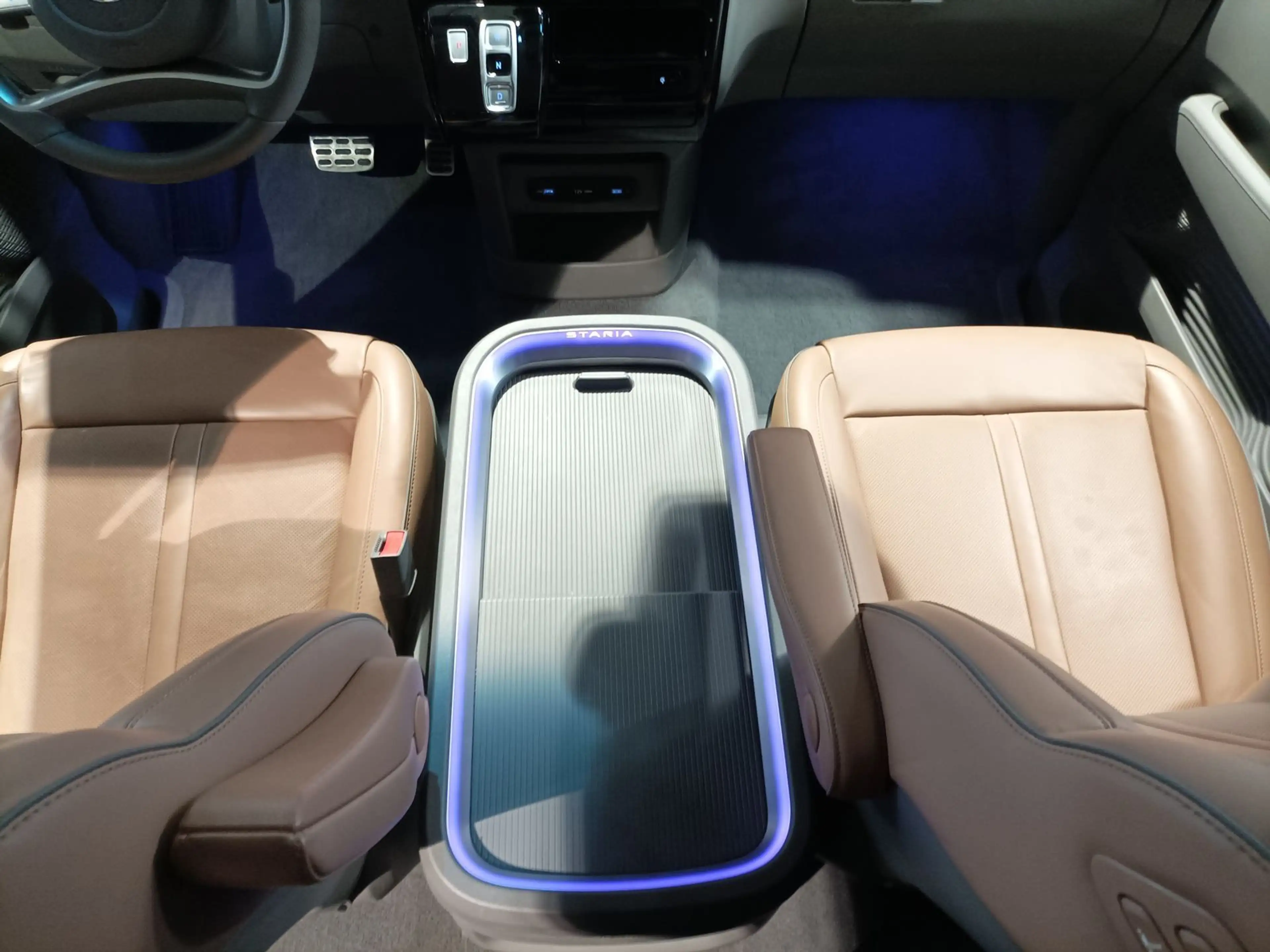 Hyundai STARIA 2.2 CRDi Signature LED|Nav|Pano|360|7-S — photo 12