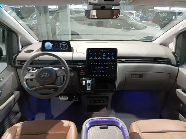 Hyundai Staria view 9