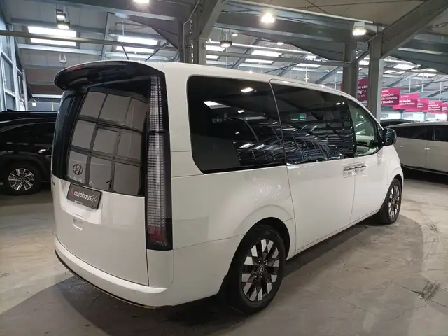 Hyundai Staria view 5