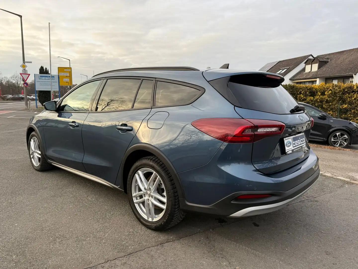 Ford Focus Active Design 1.0 EcoBoost Mild-Hybrid Blau - 2