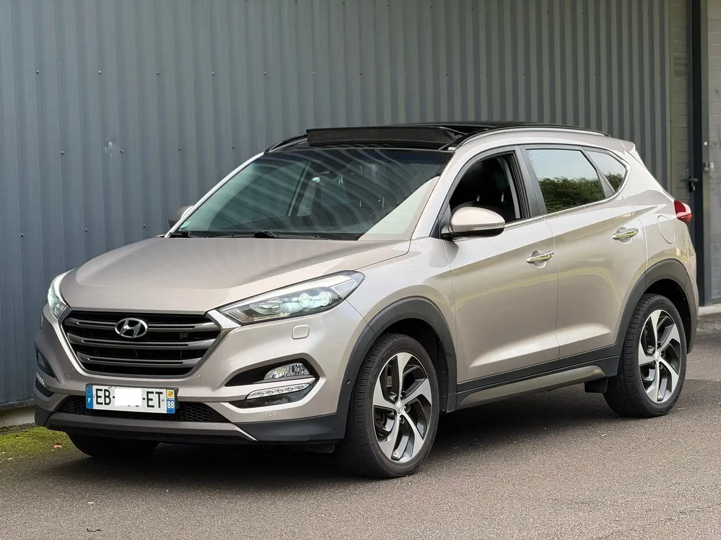Hyundai TUCSON 2.0 CRDi 2WD 140 Executive + toit ouvrant Beige - 2