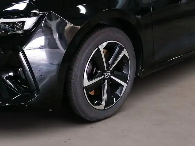 Opel Astra view 5