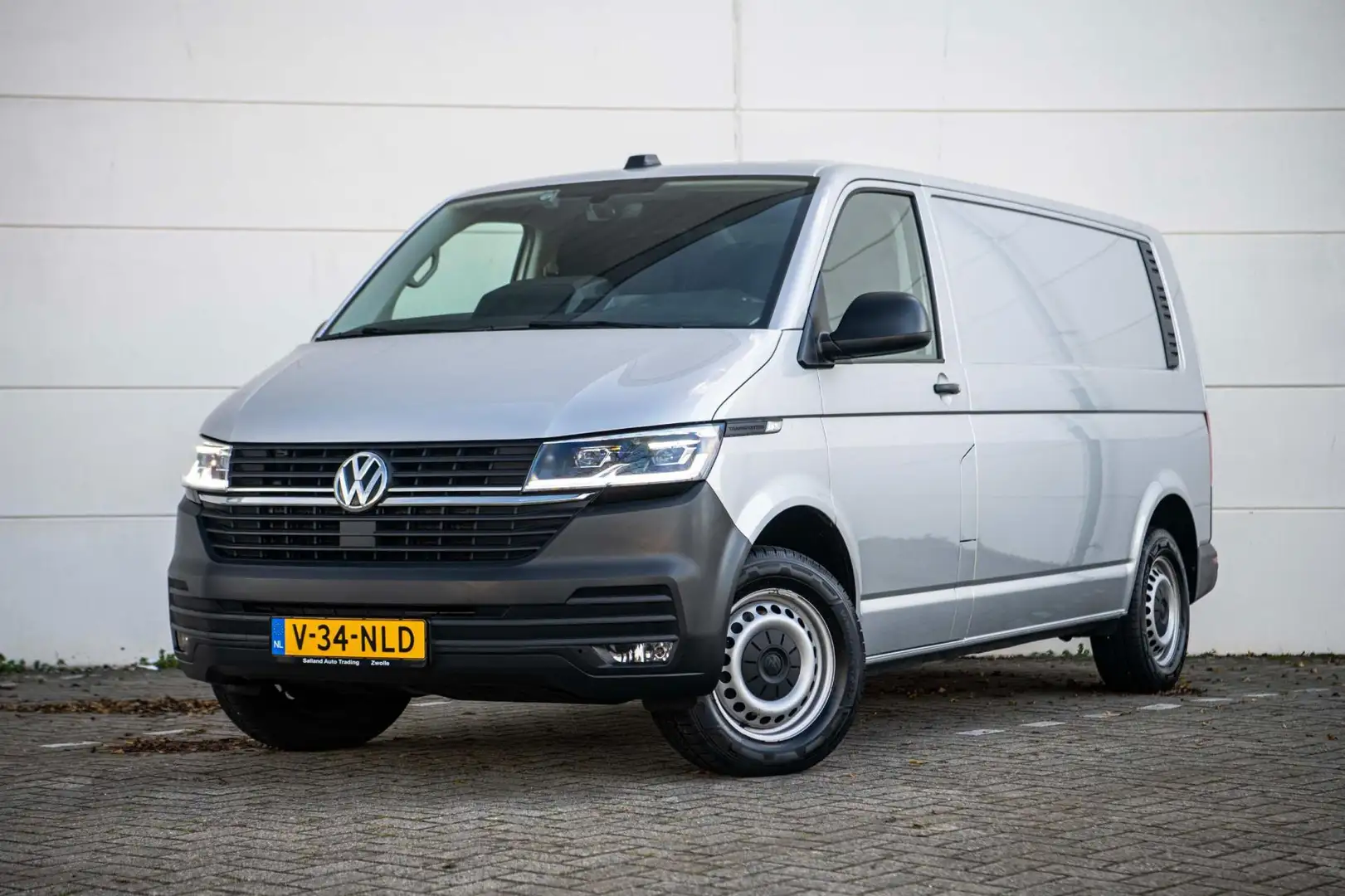 Volkswagen Transporter 2.0 TDI 150pk DSG L2H1 |ACC|LED|Carplay| Grijs - 1