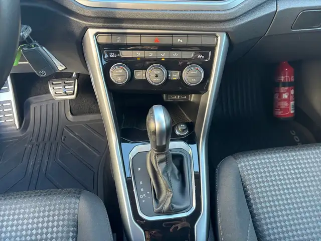 Volkswagen T-Roc view 10