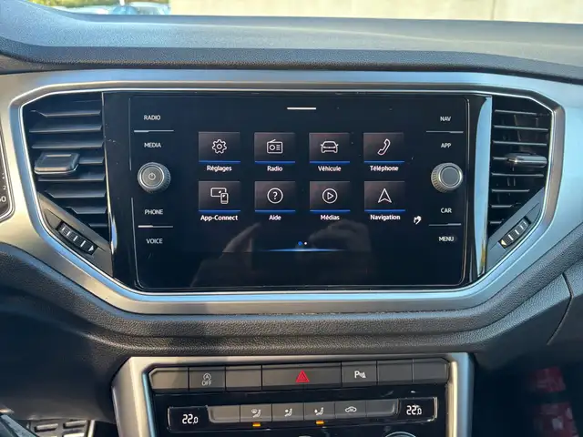 Volkswagen T-Roc view 11
