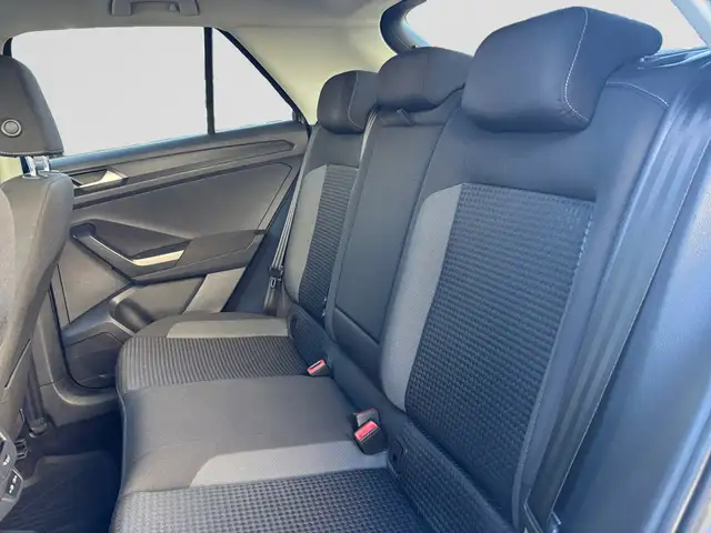 Volkswagen T-Roc view 14