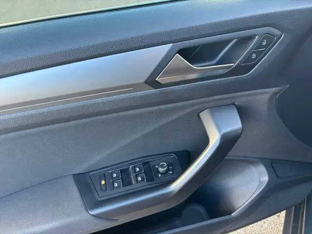 Volkswagen T-Roc view 13