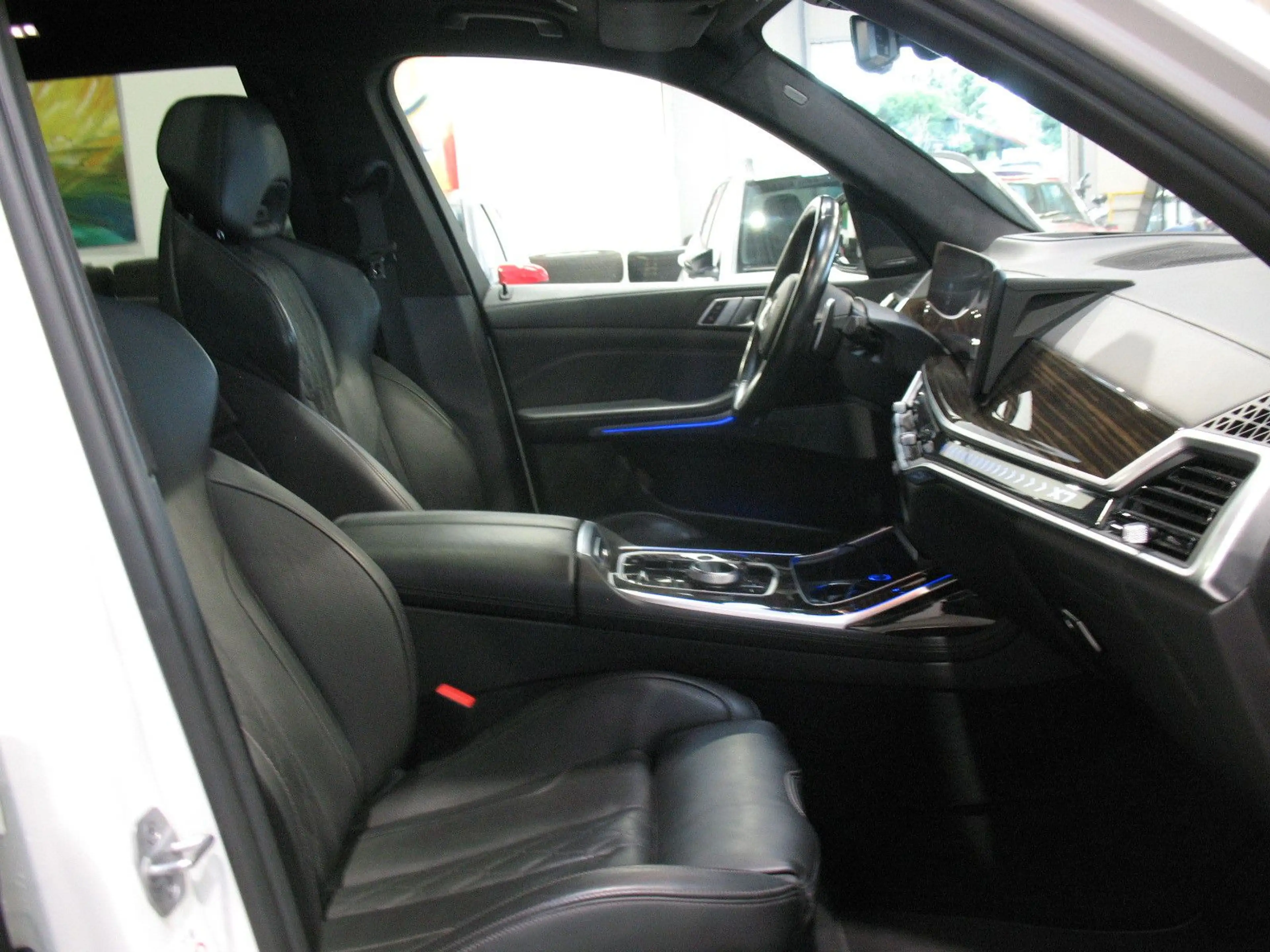 BMW X7 xDrive40d M Sport *LED*LEDER*PANORAMA*AHK* — photo 7