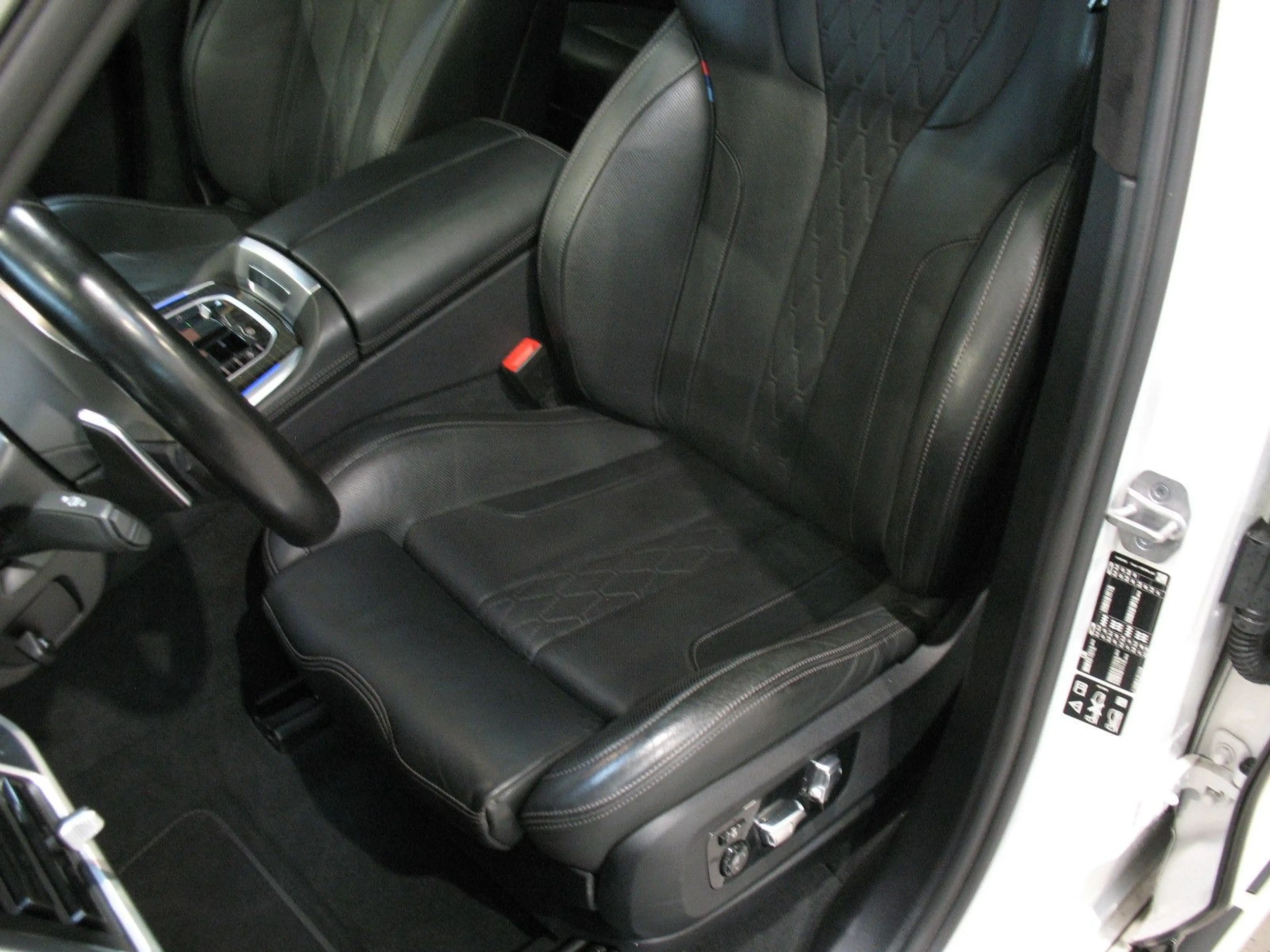 BMW X7 xDrive40d M Sport *LED*LEDER*PANORAMA*AHK* — photo 12