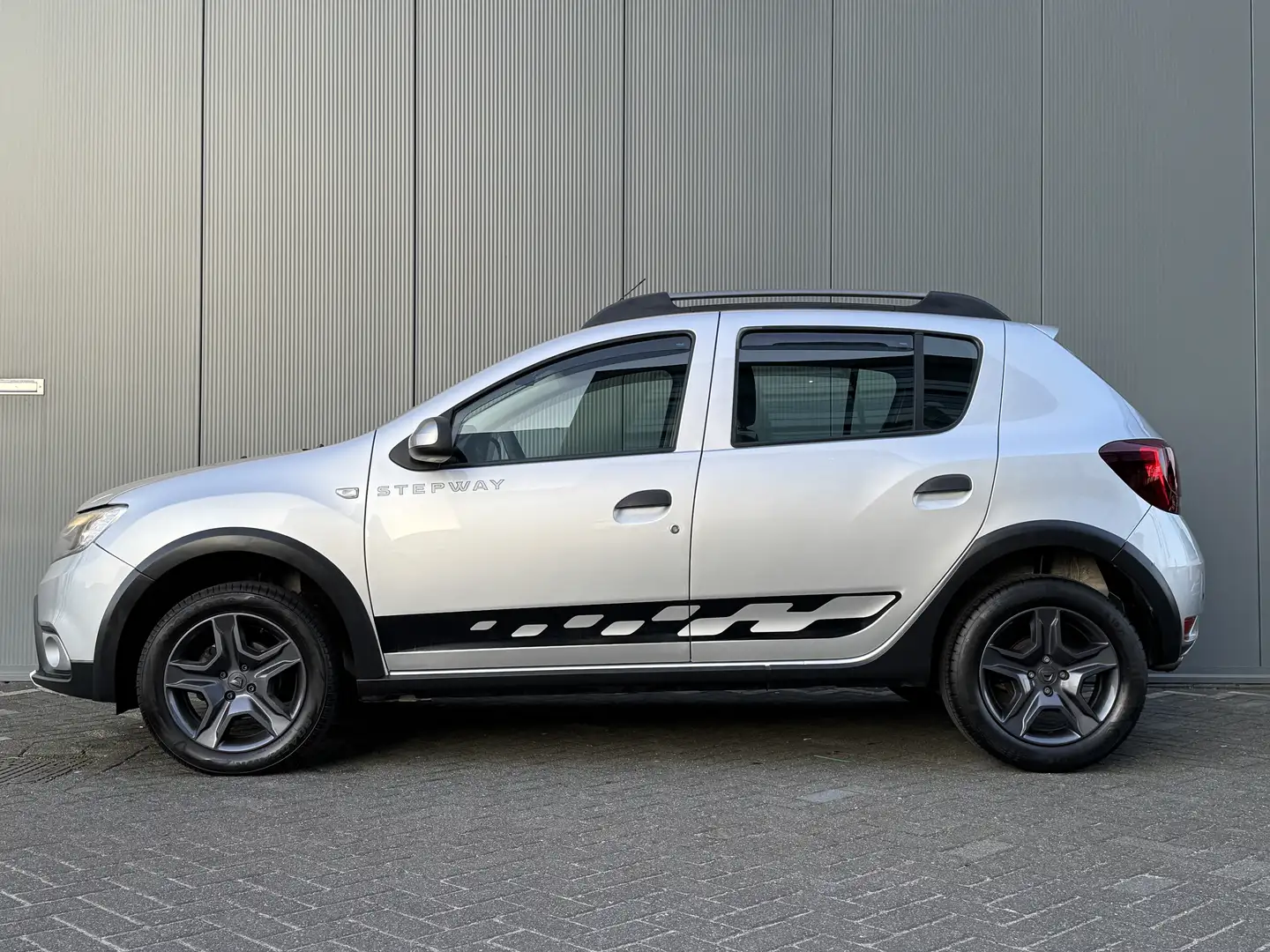 Dacia Sandero 0.9 TCE SL 90pk Stepway Automaat | Airco | Camera Grijs - 2