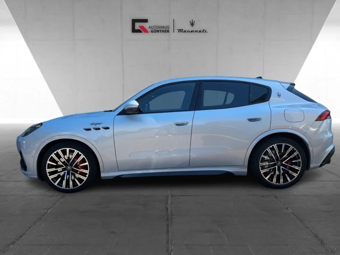 Maserati Grecale Trofeo MY23 530PS V6-AWD PANO Сірий - 2