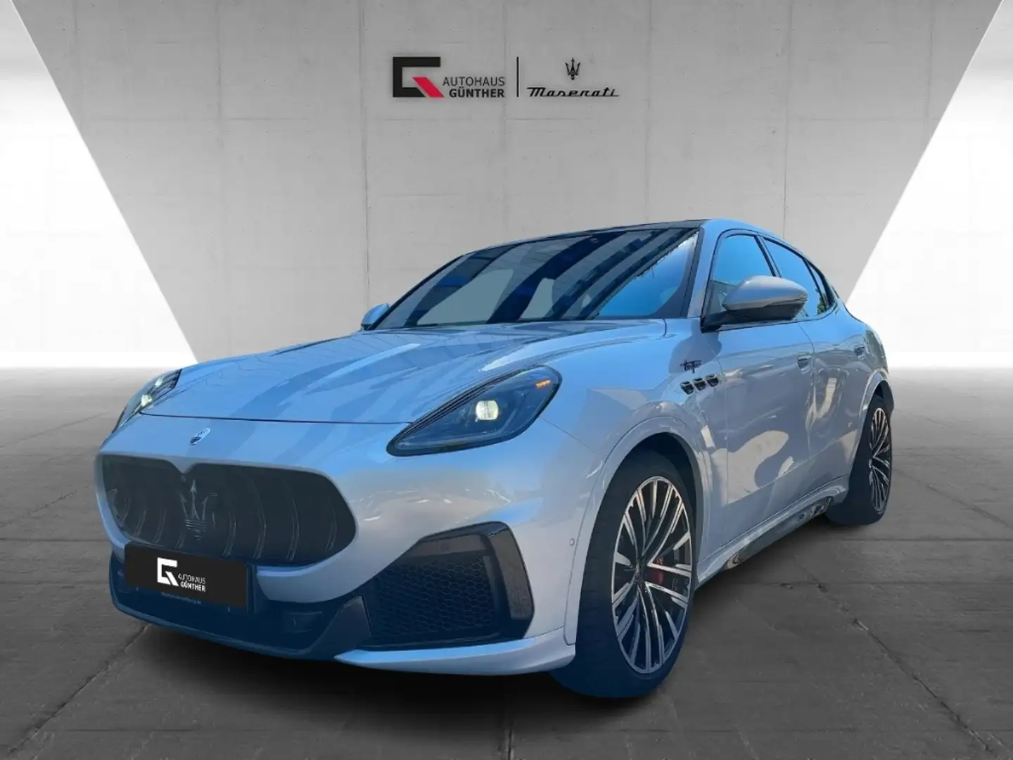 Maserati Grecale Trofeo MY23 530PS V6-AWD PANO Сірий - 1