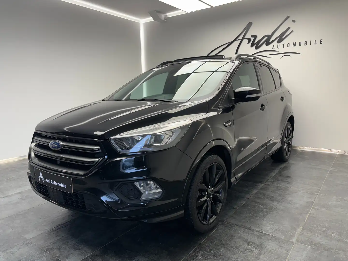 Ford Kuga 1.5 EcoBoost AWD ST Line*CARPLAY*1ER PROP*GARANTIE Zwart - 1