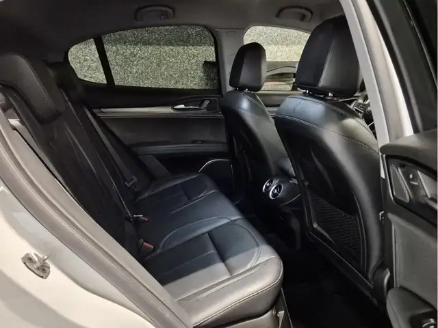 Alfa Romeo Stelvio view 5