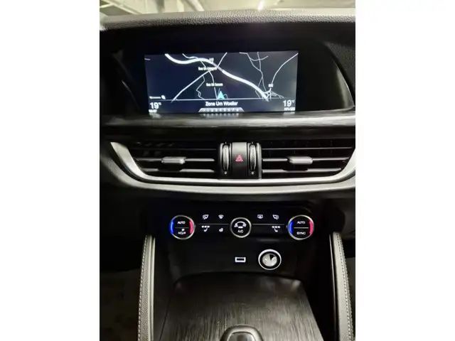 Alfa Romeo Stelvio view 8