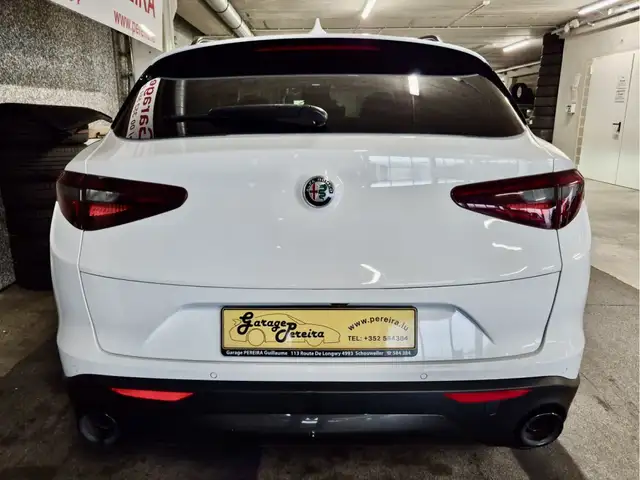 Alfa Romeo Stelvio view 3