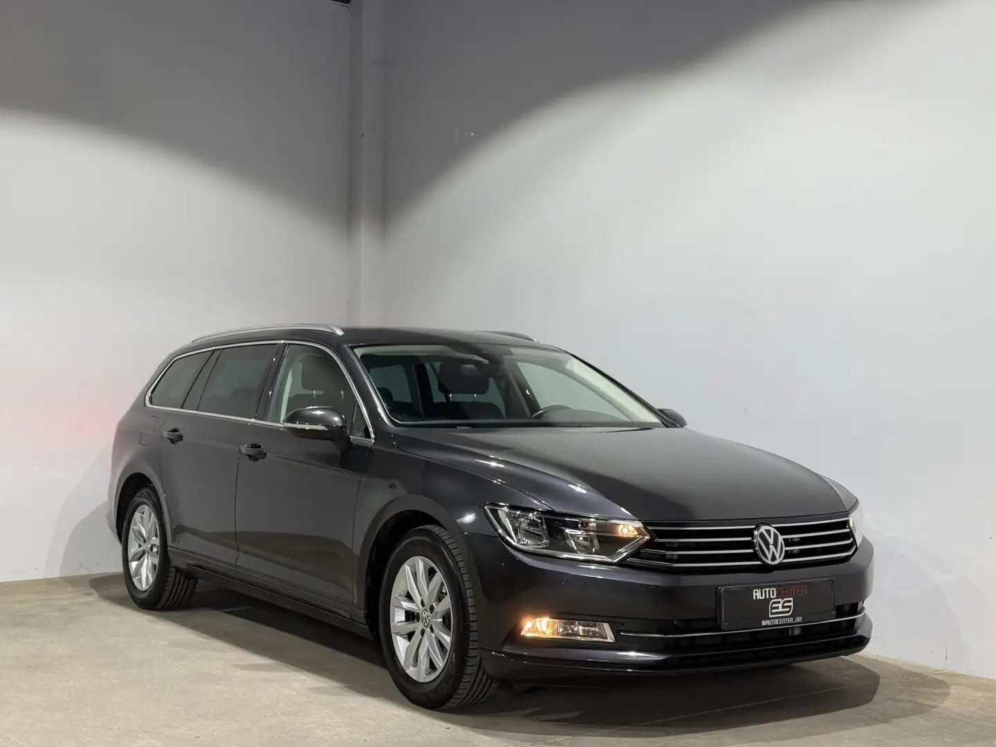 Volkswagen Passat Variant 1.8 TSI DSG Comfortline RFK Navi Grau - 1