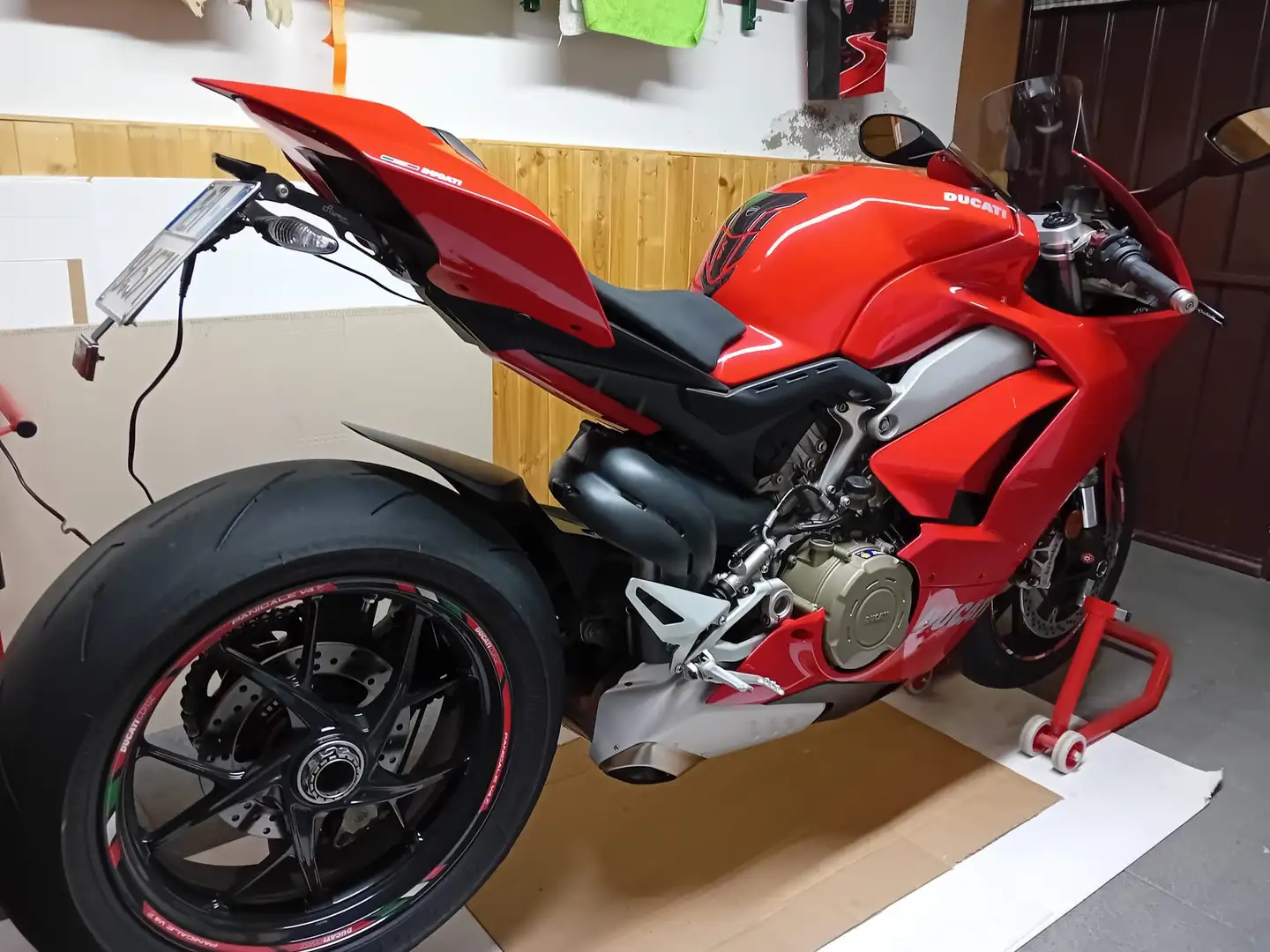 Ducati Panigale V4 Rood - 2