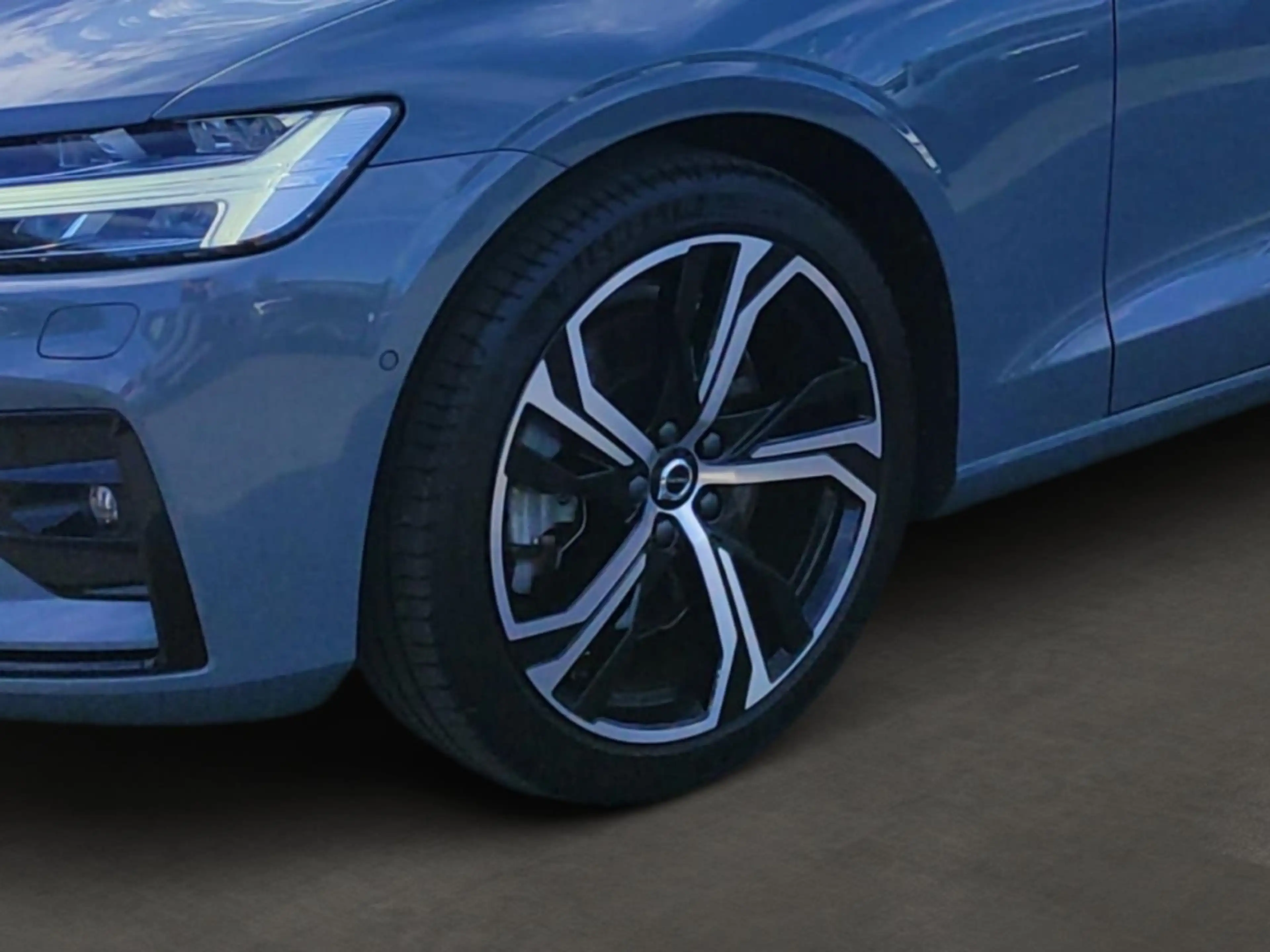 Volvo S60 B5 Ultimate Dark AWD El. Panodach Navi Leder Digit — photo 10