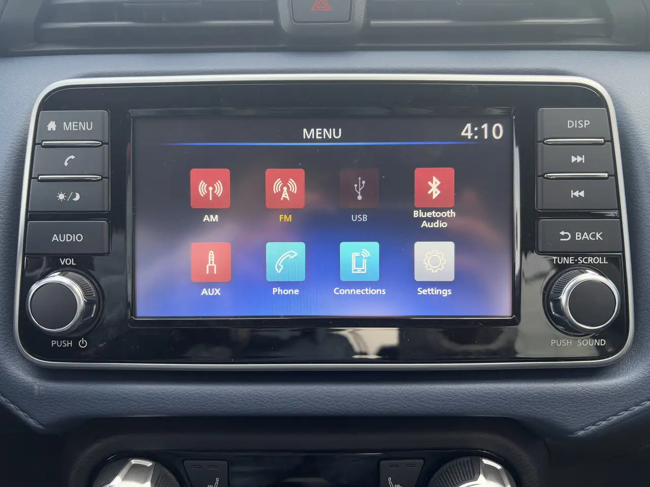Nissan Versa снимка Nissan Versa
