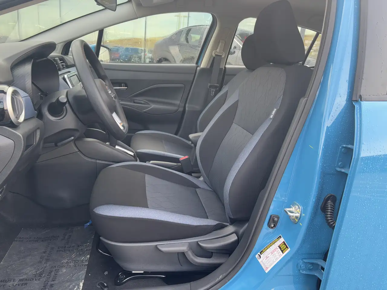 Nissan Versa снимка Nissan Versa