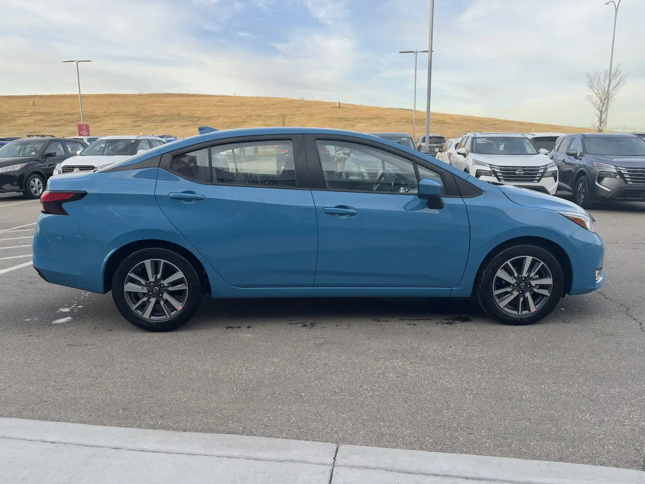 Nissan Versa снимка Nissan Versa