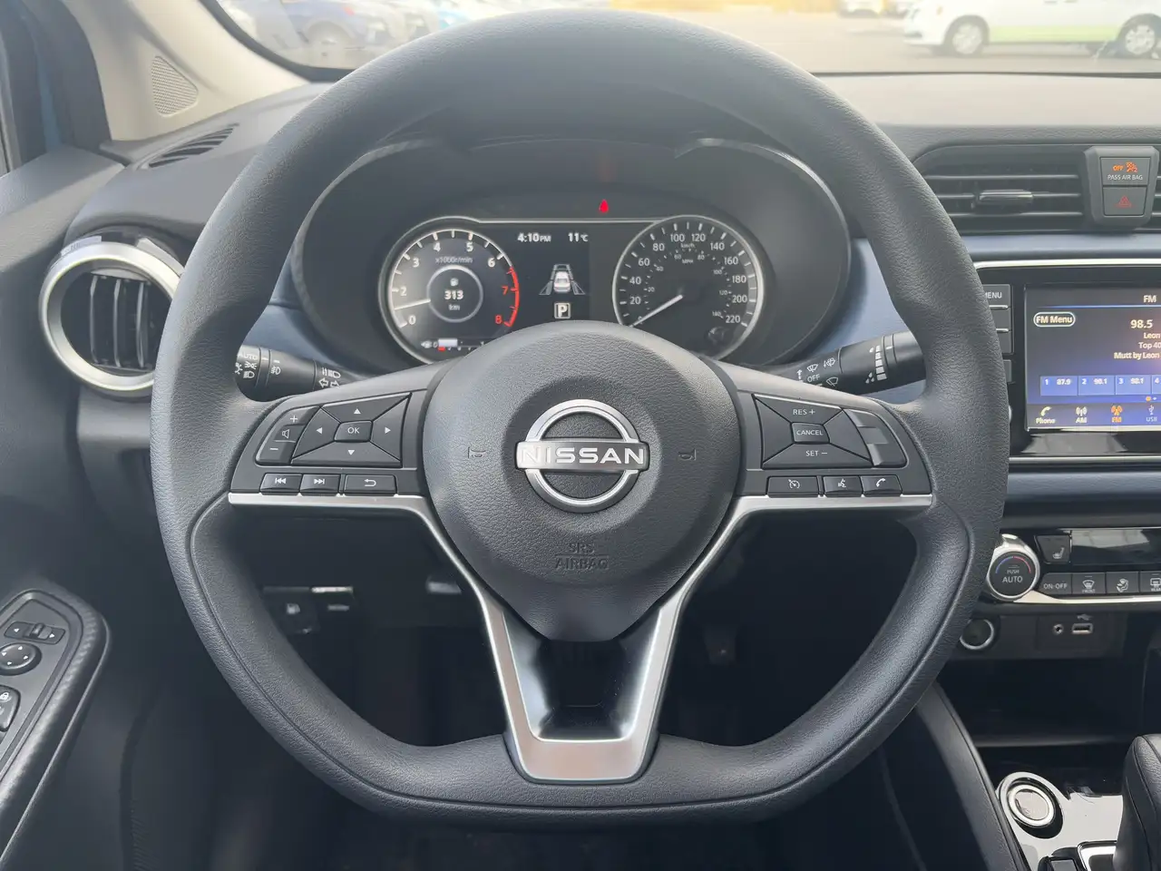 Nissan Versa снимка Nissan Versa