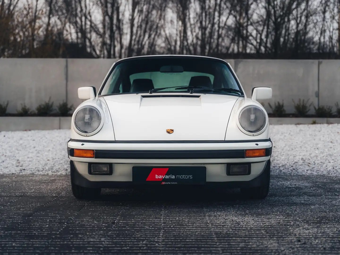 Porsche 911 Carrera 3.2 / Grand Prix White / Service Documents Weiß - 2