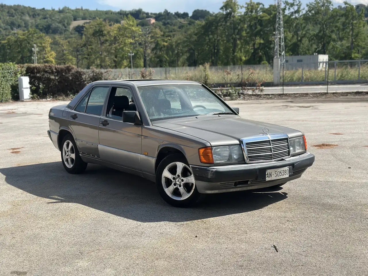 Mercedes-Benz 190, foto 2
