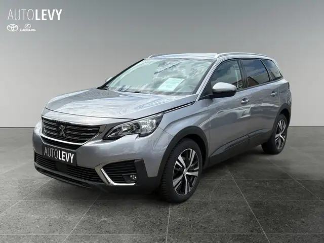 Peugeot 5008 view 2