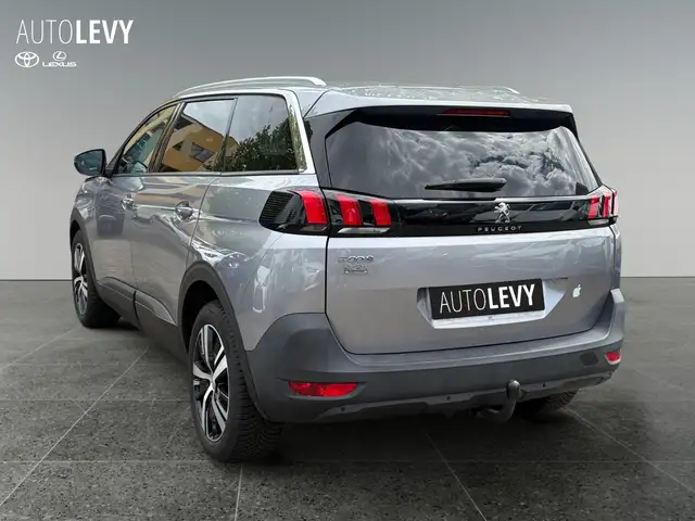 Peugeot 5008 view 4