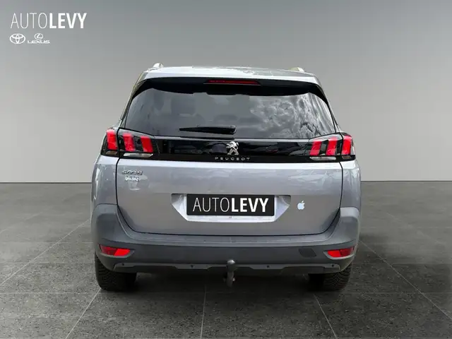 Peugeot 5008 view 5