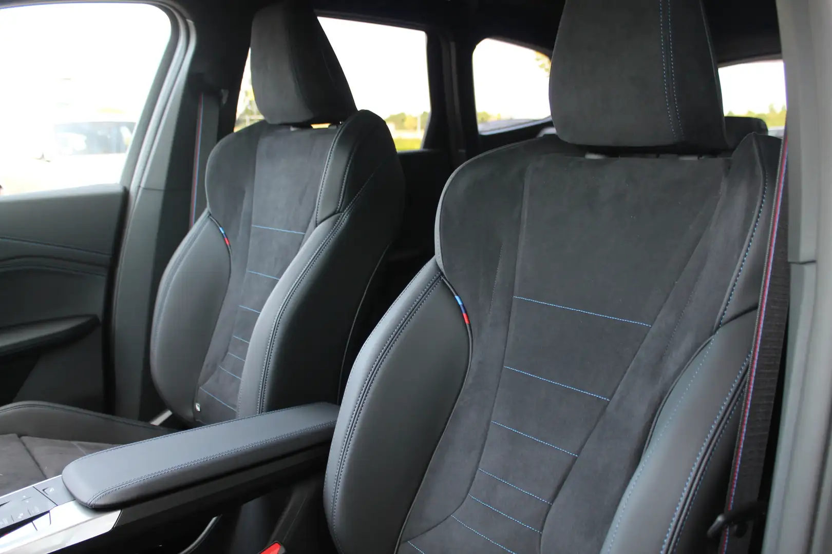BMW iX1 eDrive20 High Executive M Sport Automaat / Panoram Noir - 2