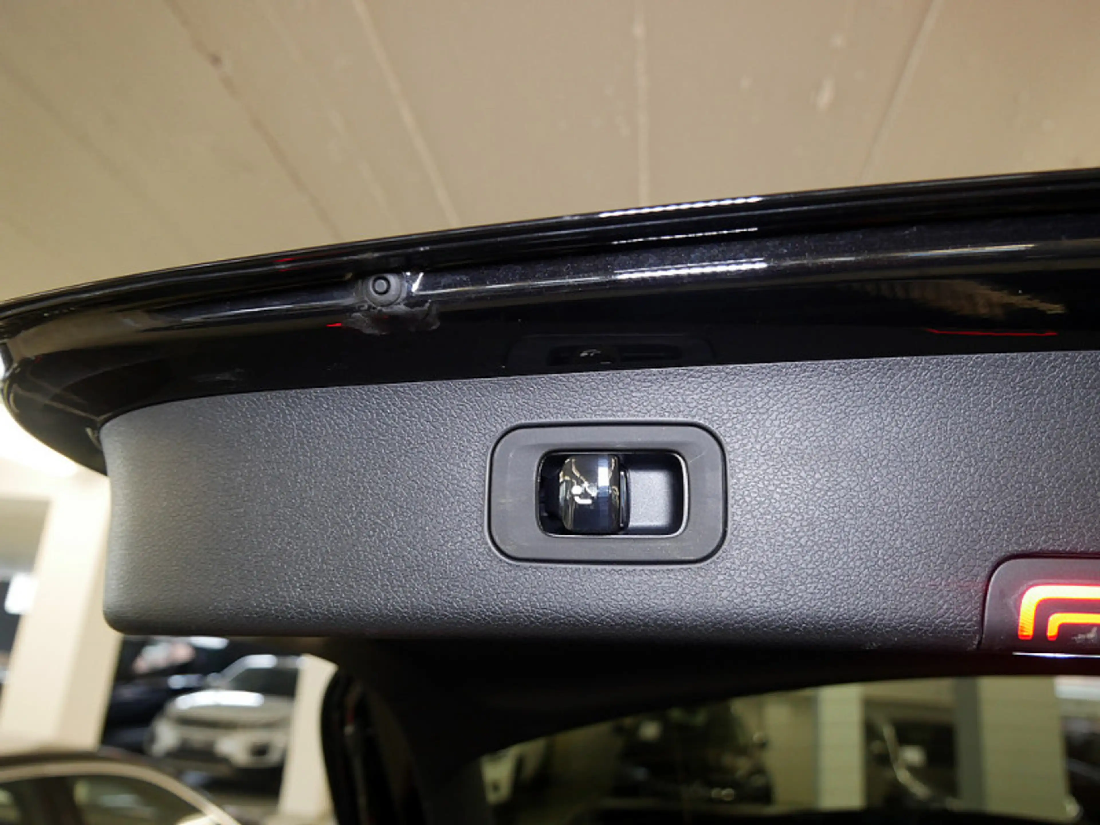 Mercedes-Benz E 200 T , AMG NIGHT AHK DISTR KAMERA PANO SPUR — photo 14