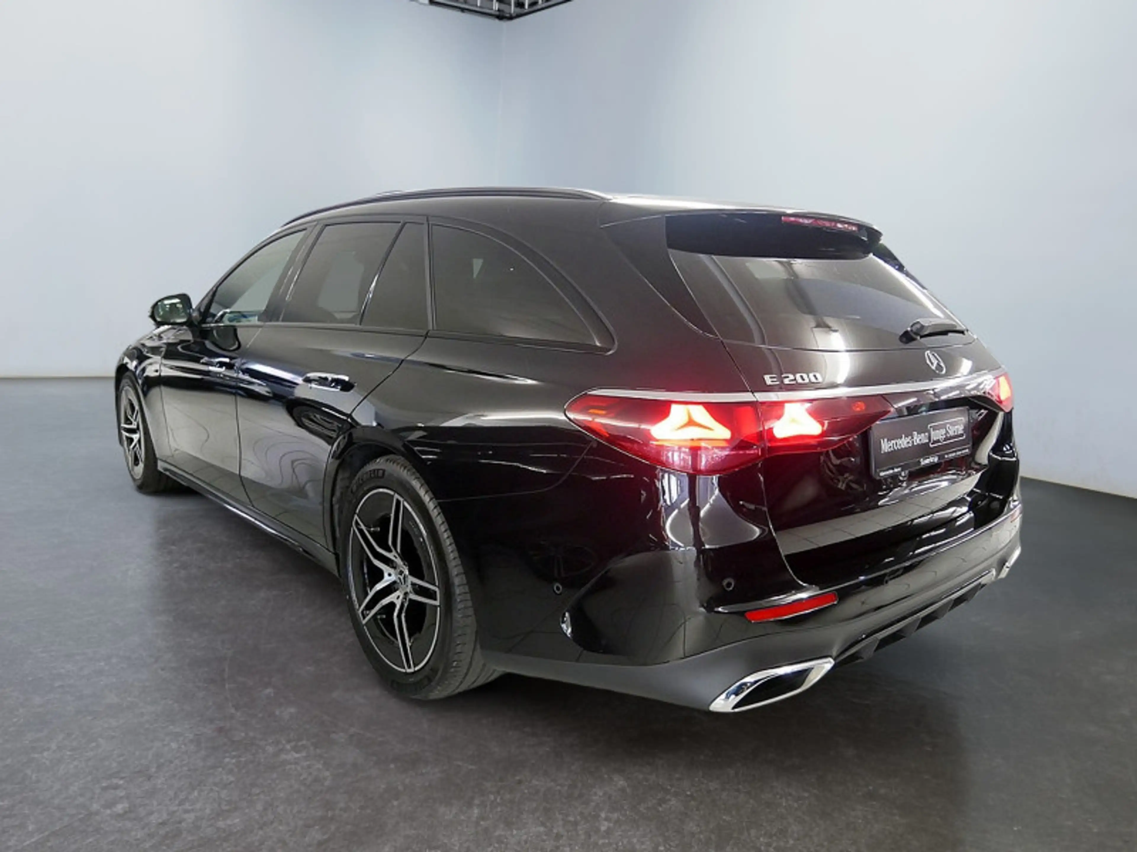 Mercedes-Benz E 200 T , AMG NIGHT AHK DISTR KAMERA PANO SPUR — photo 6