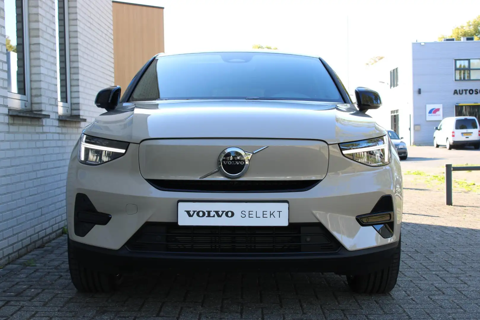 Volvo EC40 Single Motor Extended Range 82 kWh Plus | Demo Dea Beige - 2