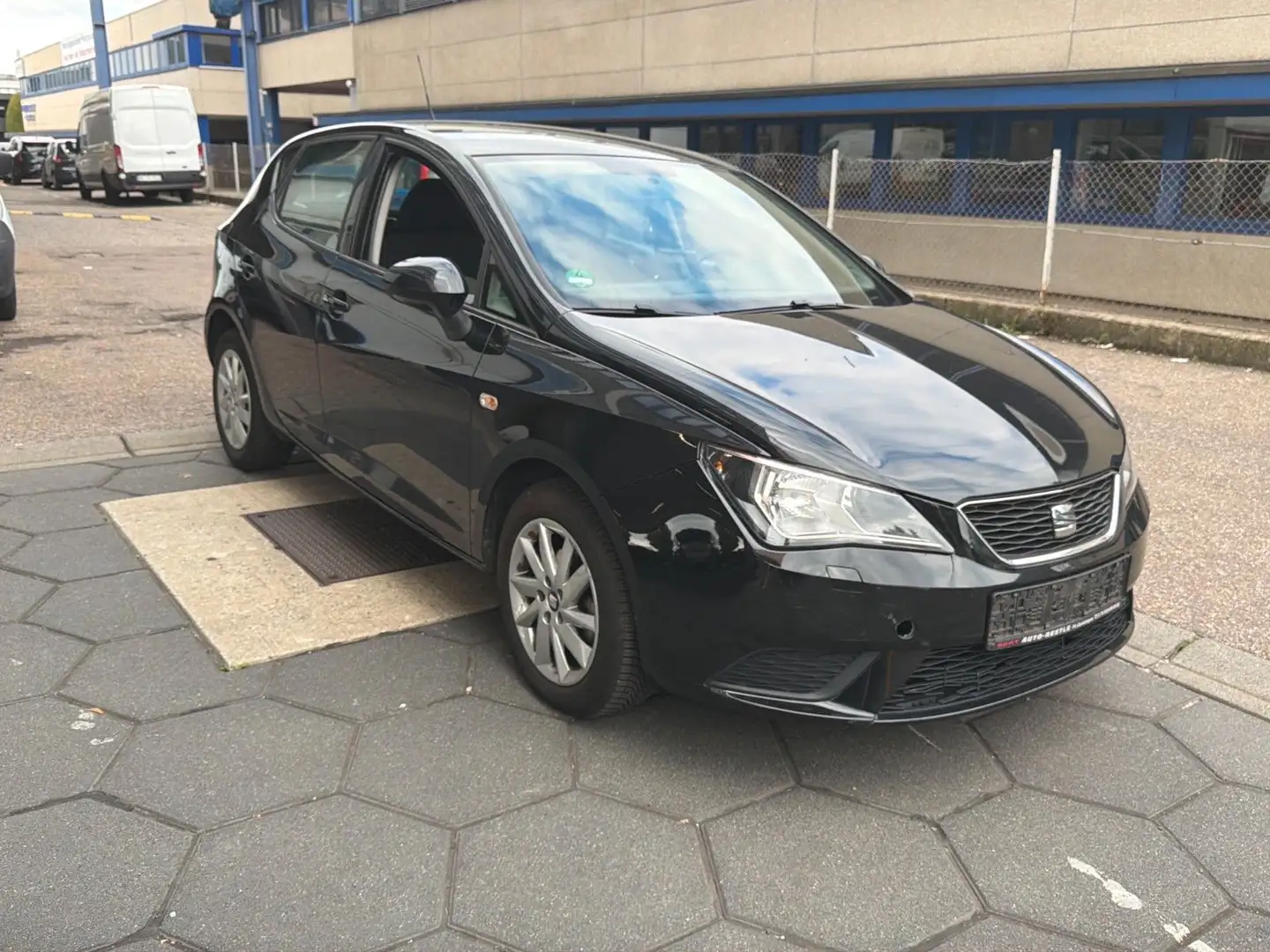 SEAT Ibiza Lim. Style Salsa Schwarz - 2