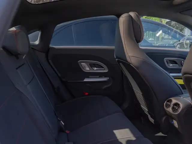 Mercedes-Benz Cla view 10