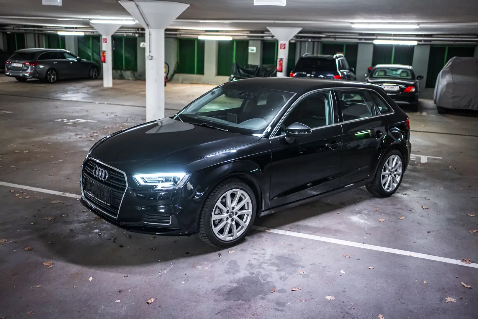 Audi A3 SB 1,0 TFSI intense Schwarz - 1