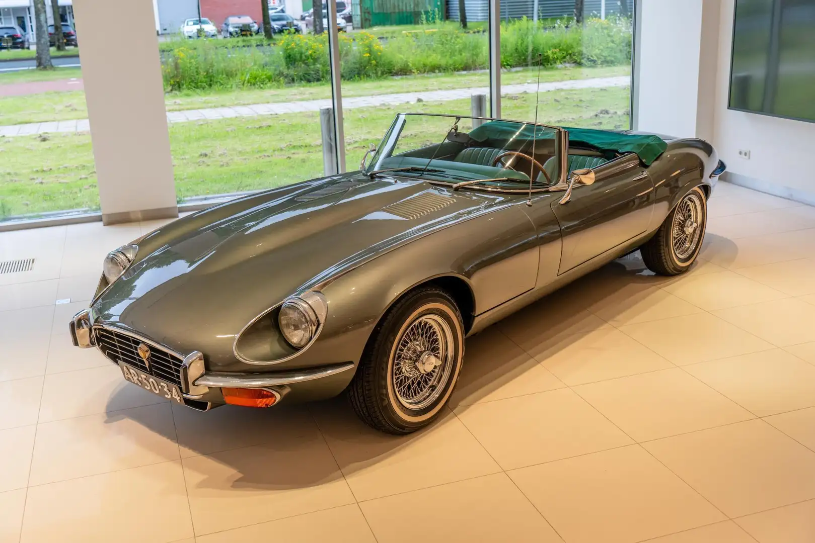 Jaguar E-Type 5.3 V12 Roadster Grijs - 2