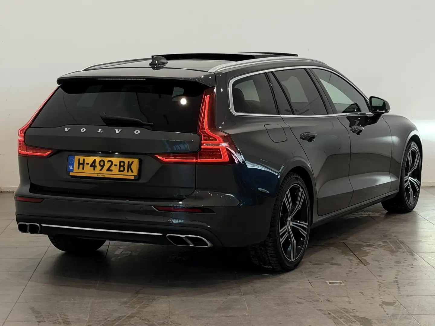 Volvo V60 2.0 T4 Inscription |  Harman/Kardon | Park Assist Gris - 2