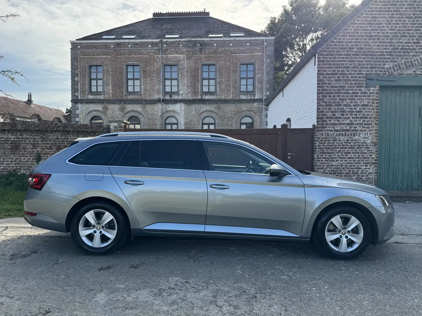 Skoda Superb SW 1.6 CR TDi DSG *TVA DEDUCTIBLE* Gris - 2
